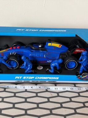 Pit Stop Champions Blue Racing Car Playset with Pit Crew Rugged Racers